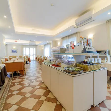 호텔 Tirreno 4*